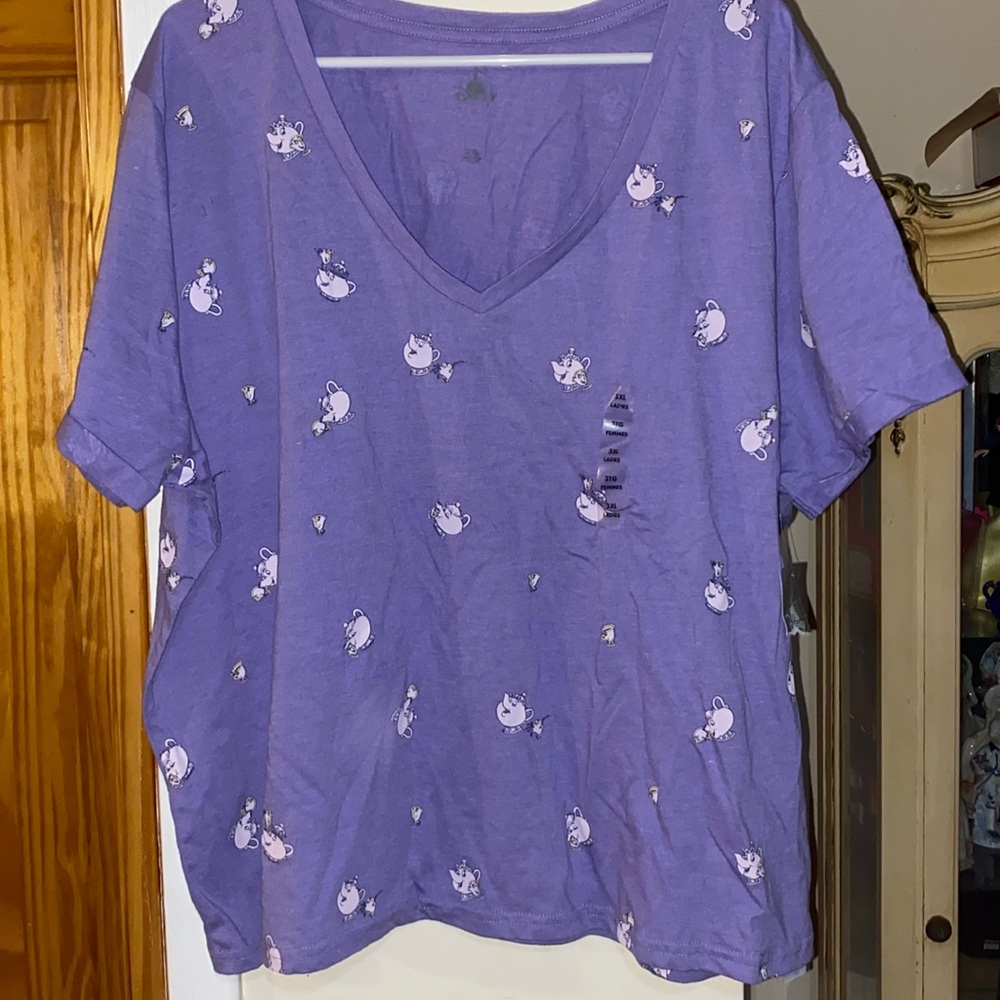 Disney woman’s tee shirt great for the parks!